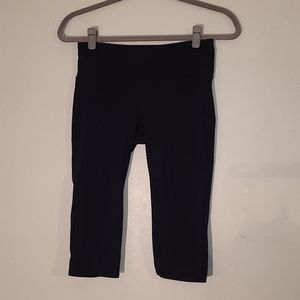 Athleta Kick booty yoga capris Small